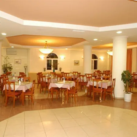 彼得罗斯酒店 3* 蒂锡利维