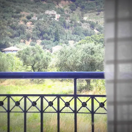 Ξενοδοχείο Petros 3*